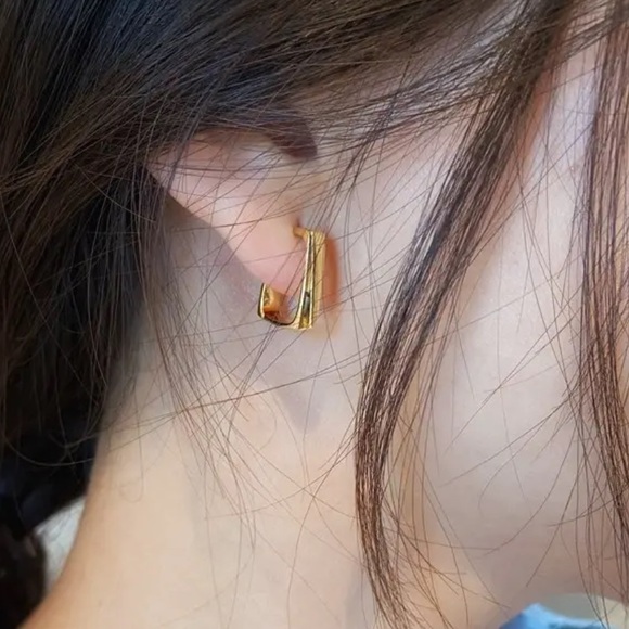NEW Gold hoop earring geometric and irregular trendy minimalist dainty classy - Picture 5 of 6